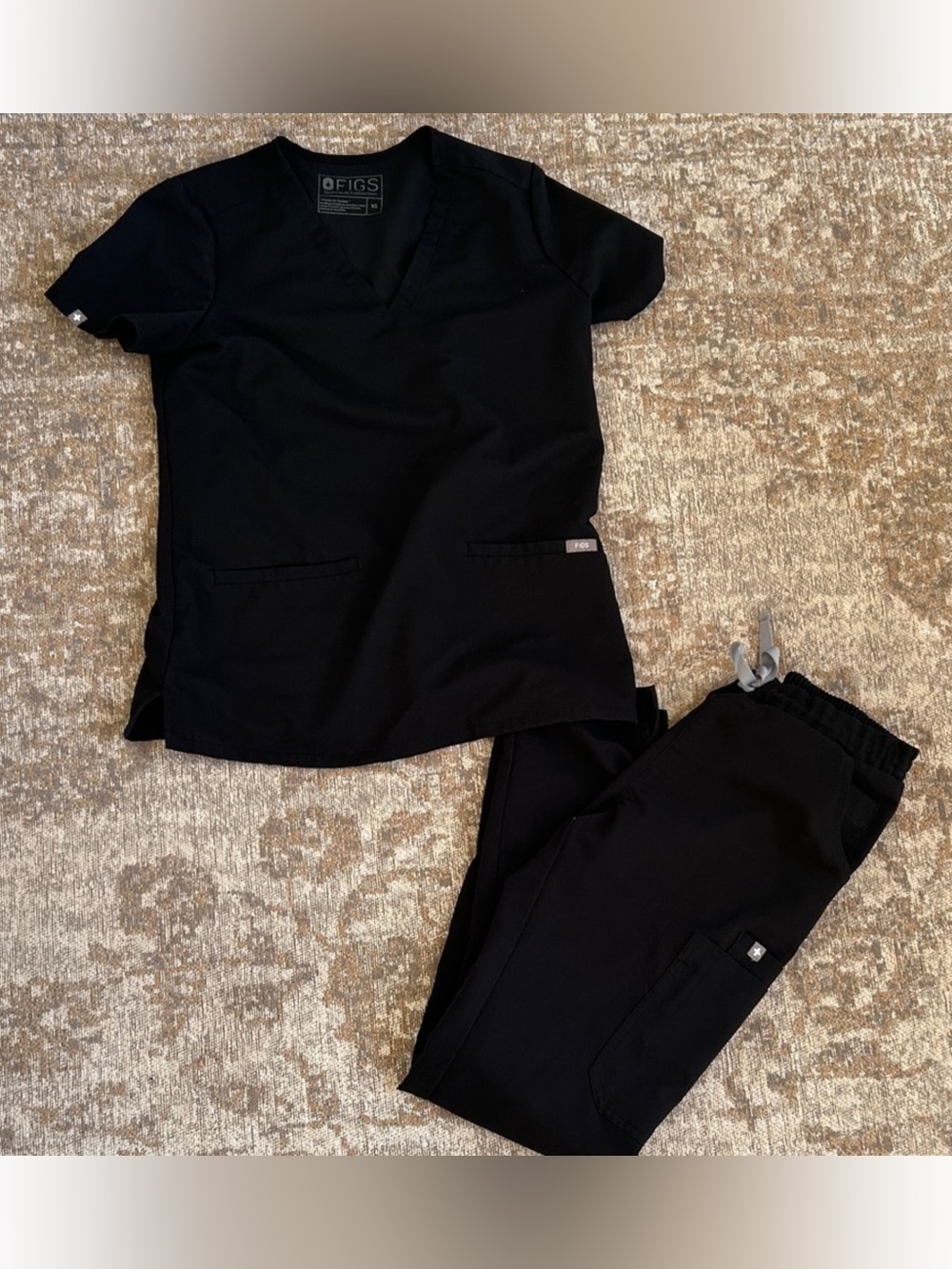 Figs Women's Black V-Neck Medical Scrub set